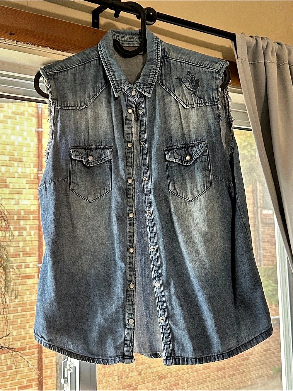b.young Jilanna shirt Denim Sleeveless Button Down in Blue Like New